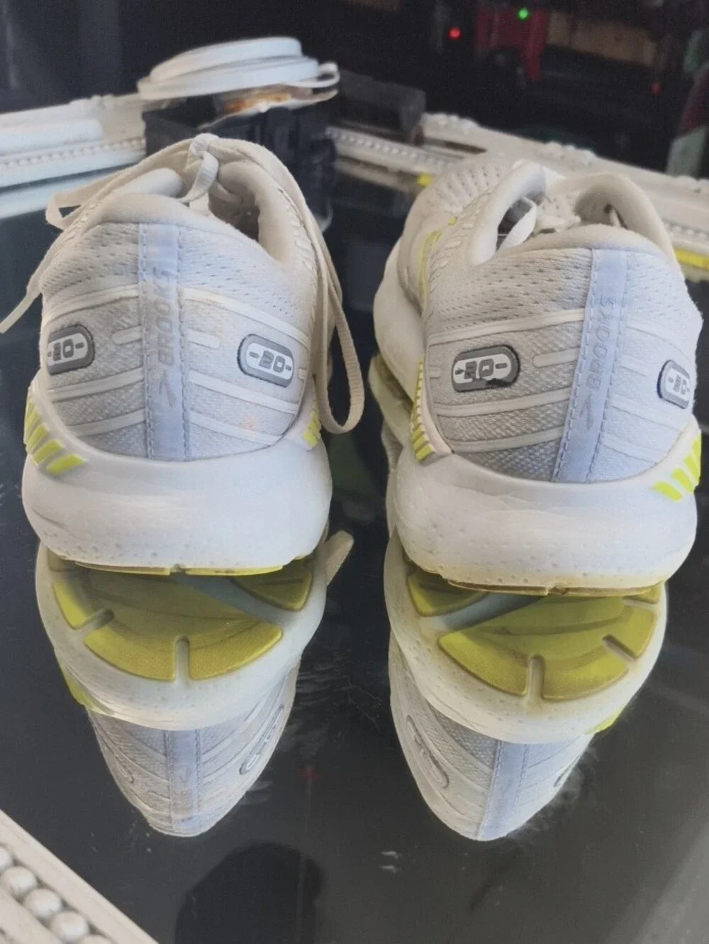 Mens 12 the Brooks Glycerin GTS 20 running shoes W/ Yellow Acccents.